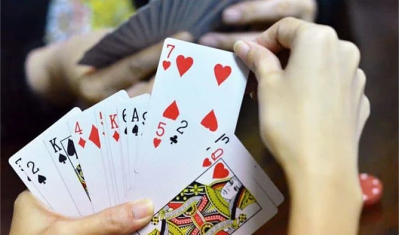 Cách chơi và luật thắng thưởng khi đánh bài